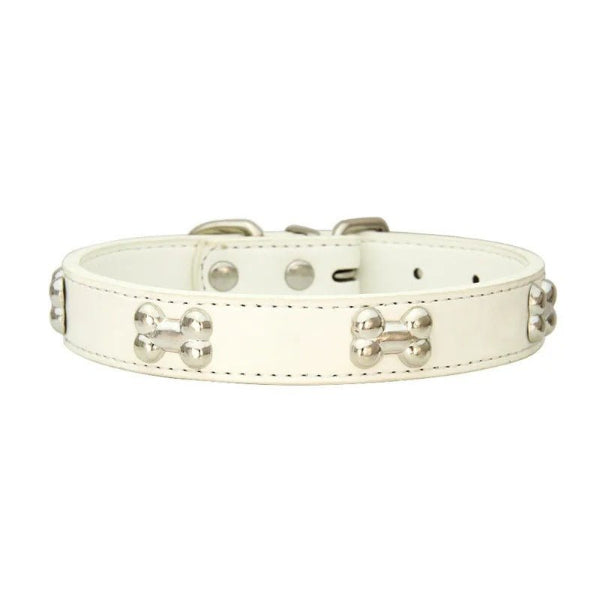 Collier cuir chien blanc avec os métal, raffiné et confortable.
