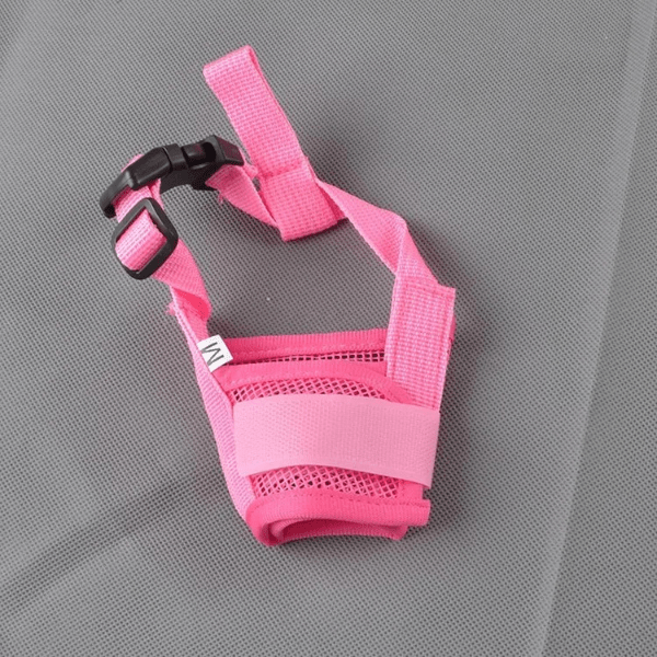 muselière pour chien rose élégante, maille, aéré et souple, confort sécurité.