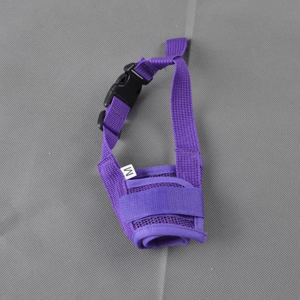 muselière pour chien violette confortable, maille solide et ajustable, confort sécurité.