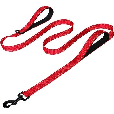 laisse pour chien rouge résistante, coutures réfléchissantes, sécurité accrue, Wouf Buddy