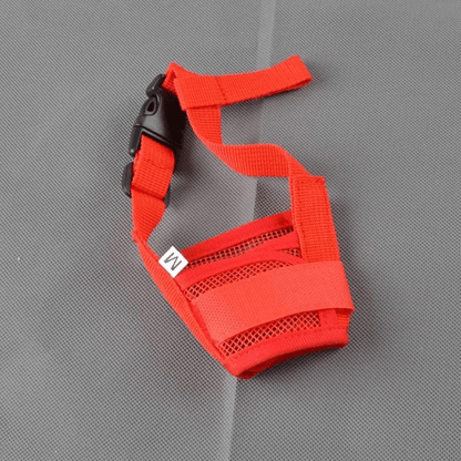 muselière pour chien rouge tendance, élastique et légère, design chic, confort sécurité.
